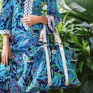 Lilly Pulitzer Catty Purrsonality Weekender Bag High Tide Navy